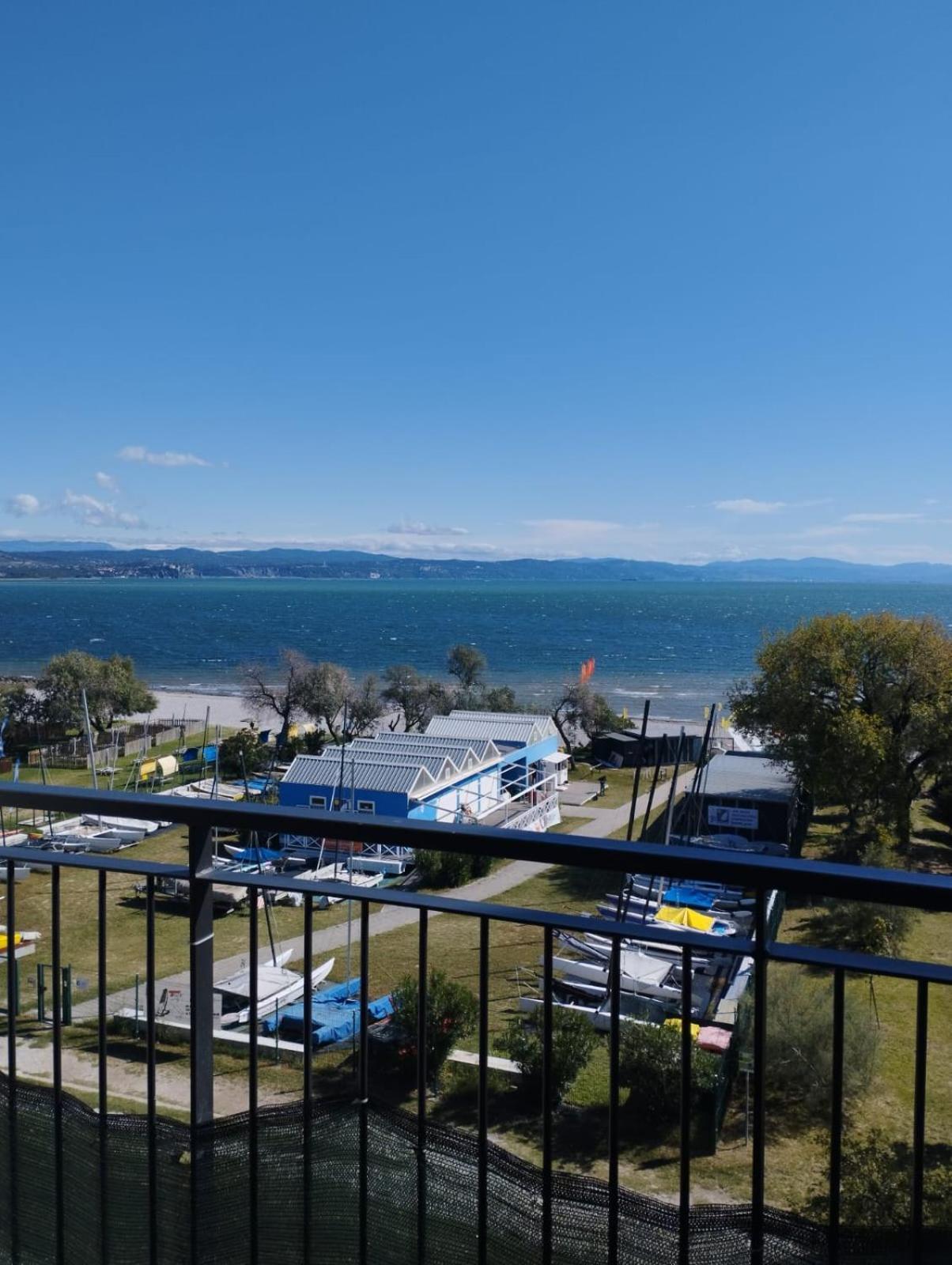 Appartamento Luxury Vista Mare Per 6 Persone A 마리나 율리아 외부 사진